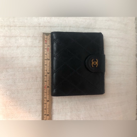 CHANEL Navy Quilted Lambskin Compact Wallet 24k Gold Hardware - Picture 11 of 15